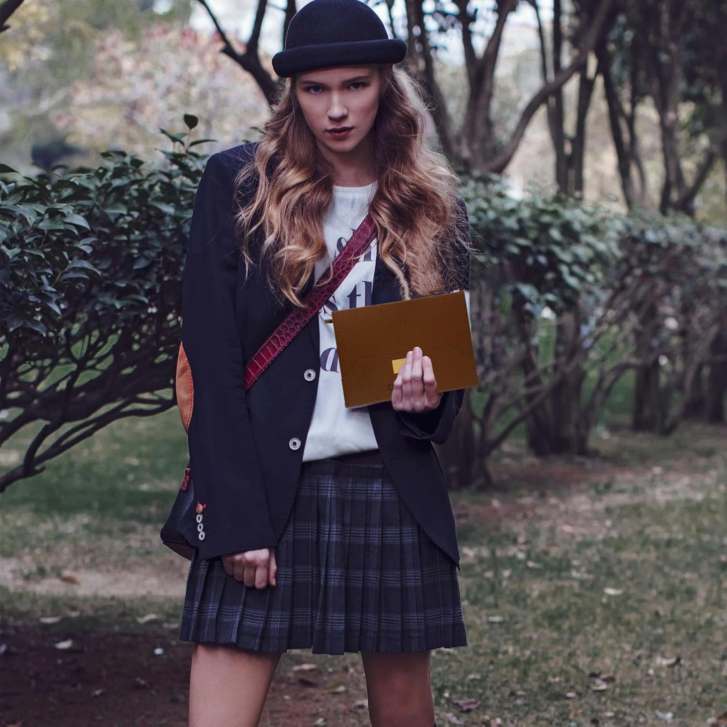 2026 Daily Monthly Planner - Calendar, January - December 2026, 100GSM Thick Paper, Leather Cover, Planner with Hourly Schedule,6.1" x 8.2", Daily Inside Page - Monthly Inside Page, Pen Holder, Bookmarks (Brown)