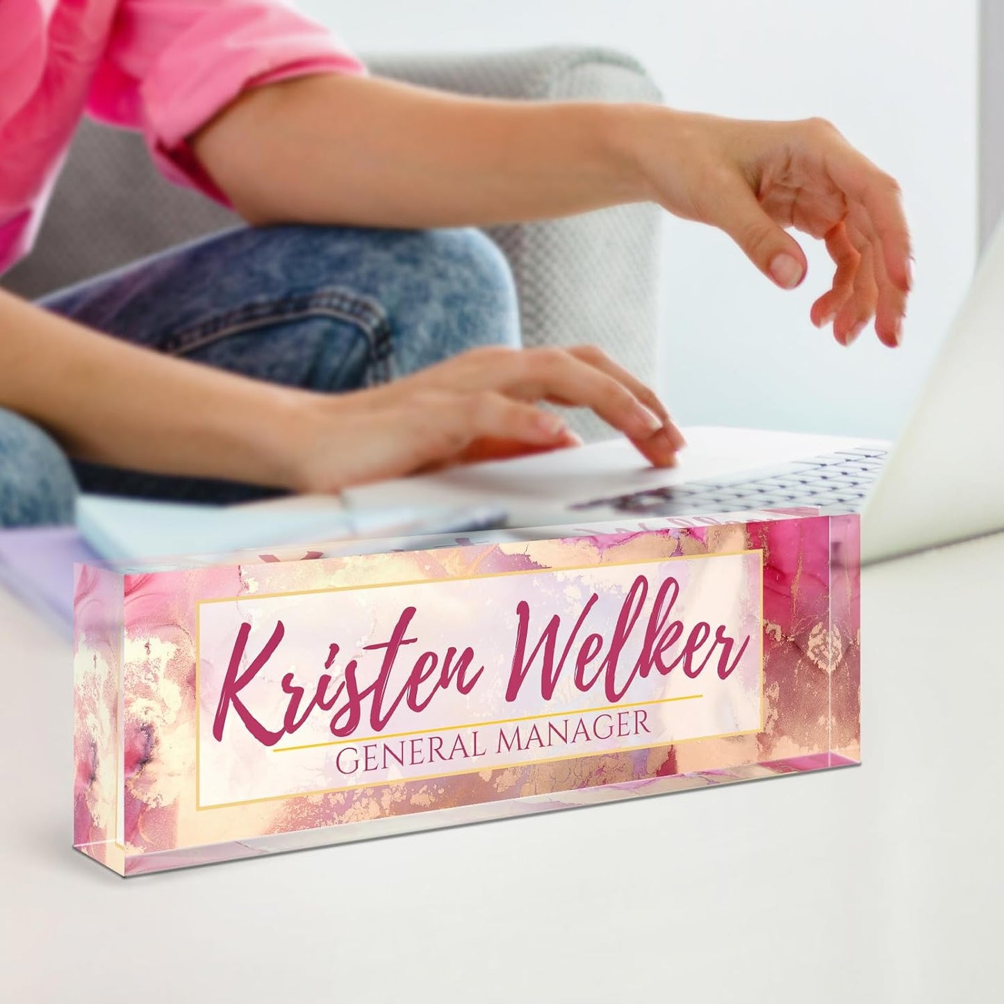 Name Plate for Desk, Desk Name Plate Personalized, Office Decor for Women Men, Acrylic Desktop Accessories, Office Appreciation Gifts for Boss Social Workers Nurse Teacher Employee (Pink/Gold)