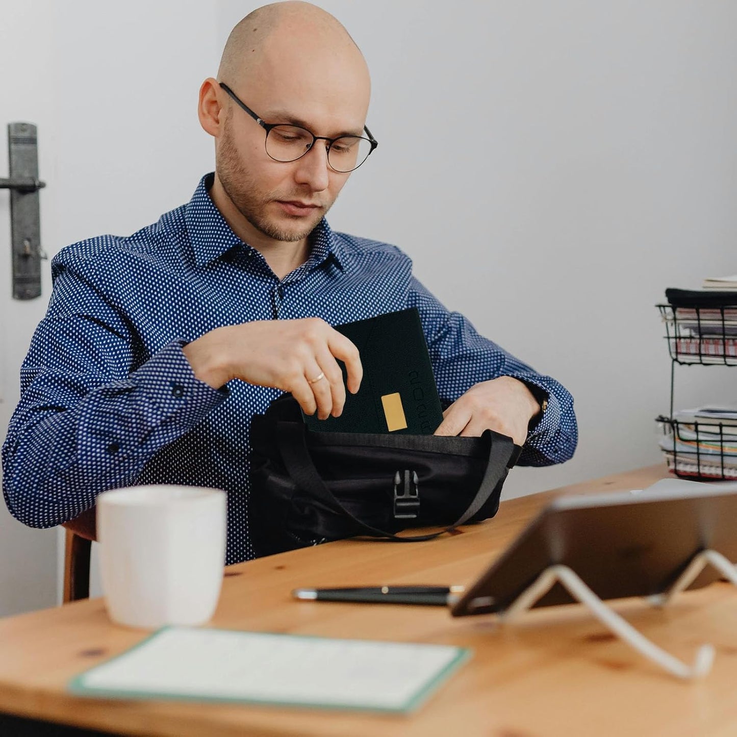 2026 Daily Monthly Planner - Calendar, January - December 2026, 100GSM Thick Paper, Leather Cover, Planner with Hourly Schedule,6.1" x 8.2", Daily Inside Page - Monthly Inside Page, Pen Holder, Bookmarks (Black)