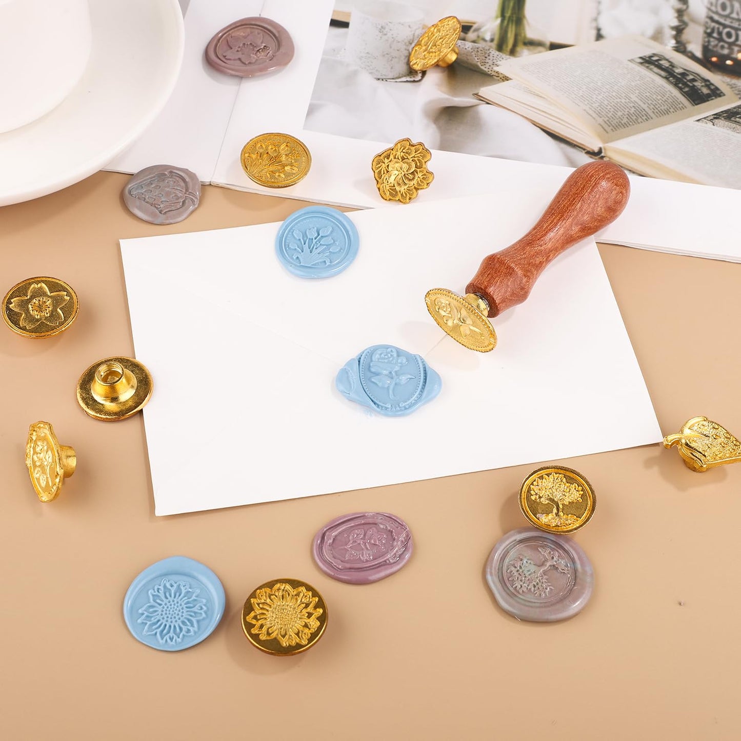 Wax Seal Stamp Set, 10pcs Sealing Wax Stamp Heads with a Wooden Handle Sealing Wax Stamp Kit with Various Patterns for Letter Encapsulation Greeting Cards Presents Decoration Items(Gold)