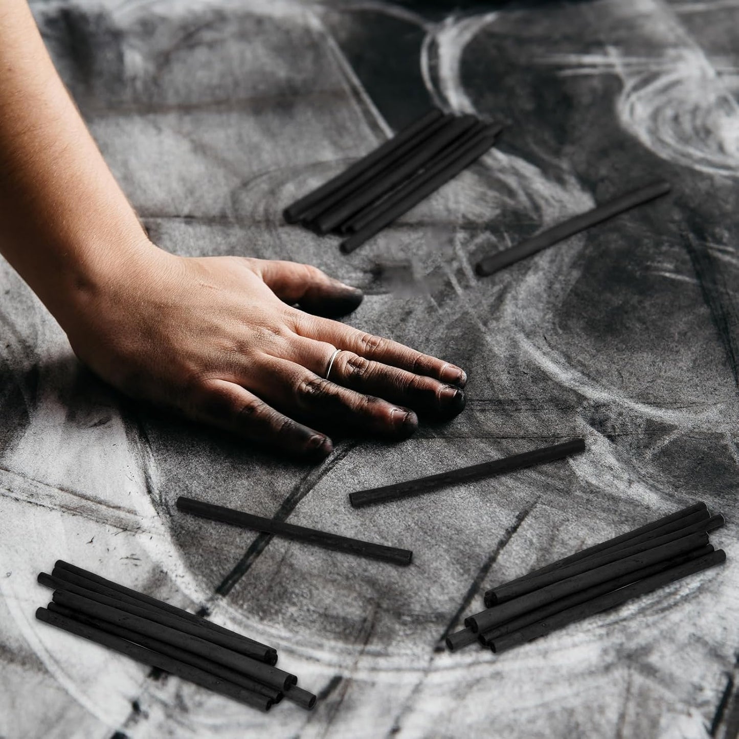 Gueevin 24 Pcs Willow Charcoal Sticks, Willow Charcoal, Artists, Beginners, Students, Perfect for Sketching, Drawing, Shading, and Fine Art (2-4mm，4-5mm，5-7mm，7-9mm)